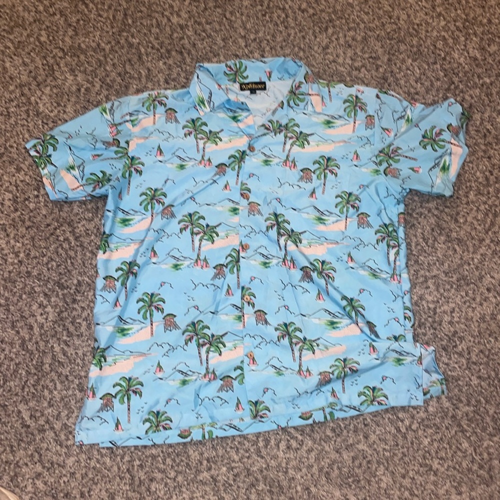 Men’s Hawaiian Shirt Size Medium